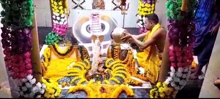 ଆଠଗଡ଼ର ପ୍ରସିଦ୍ଧ ଶୈବପୀଠ ଧବଳେଶ୍ବରଙ୍କ ବଡ଼ ଏକାଦଶୀ ପାଇଁ ଶ୍ରଦ୍ଧାଳୁଙ୍କ ଭିଡ଼
