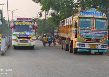 ମନଇଚ୍ଛା ପାର୍କିଂ : ଅଣାୟତ ହେଉଛି ଟ୍ରାଫିକ ନିୟନ୍ତ୍ରଣ ବ୍ୟବସ୍ଥା