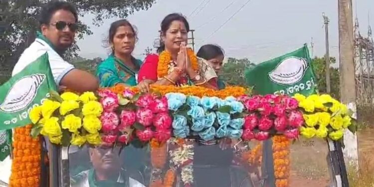 ଖୋର୍ଦ୍ଧା ନିର୍ବାଚନ ମଣ୍ଡଳୀରେ ବିଜେଡ଼ିର ଘରେ ଘରେ ଶଙ୍ଖ କାର୍ଯ୍ୟକ୍ରମ ଅନୁଷ୍ଠିତ ହୋଇଯାଇଛି