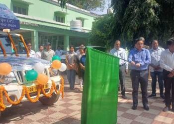 ରାଇରଙ୍ଗପୁରରେ ଭୋଟର ସଚେତନତା ରଥକୁ ଶୁଭାରମ୍ଭ କଲେ ମୟୂରଭଞ୍ଜ ଜିଲ୍ଲାପାଳ