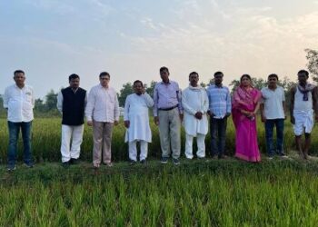 ଡିସିସି ପ୍ରେସବାର୍ତା ୭ ନଭେମ୍ବର ରଣପୁର ଚାଷୀ ଆତ୍ମହତ୍ୟା ପ୍ରସଙ୍ଗ ପିସିସି ତଥ୍ୟ ଅନୁଧ୍ୟାନକାରୀ ଦଳ ମୃତକ ପରିବାରକୁ ଭେଟିଲେ : ନଷ୍ଟ ଧାନଖେତ ବୁଲିଦେଖିଲେ 