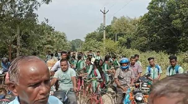 ଚଣ୍ଡେଶ୍ୱର ରୁ ପାରିଓରଡ ର ପୁନଃଉଦ୍ଧାର ପାଇଁ ରାସ୍ତା ଅବରୋଧ – ତୀବ୍ର ଊତ୍ତେଜନା ପ୍ରକାଶ