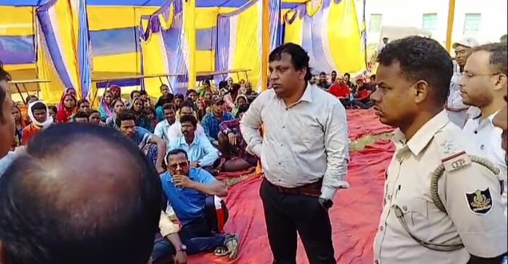 ବୁଡି ଅଞ୍ଚଳବାସୀଙ୍କ ପାଇଁ ବ୍ଳକପ୍ରଶାସନ ତରଫରୁ କରାଯାଇଥିବା ନିୟୁକ୍ତି ମେଳାକୁ ବିରୋଧ କଲେ ବୁଡି ଅଞ୍ଚଳବାସୀ