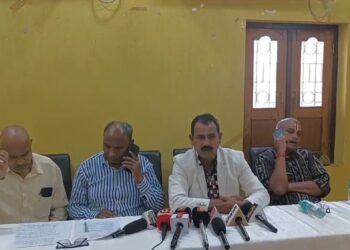 ହରିଶଙ୍କରରେ ନିମ୍ନମାନର କାମକୁ ନେଇ ସରପଞ୍ଚ ଓ ପୂର୍ତ୍ତ ବିଭାଗ ସହକାରୀ ଯନ୍ତ୍ରୀ ମଧ୍ୟରେ ହାତାହାତି ଭିଡ଼ିଓ ଭାଇରାଲ ଘଟଣା