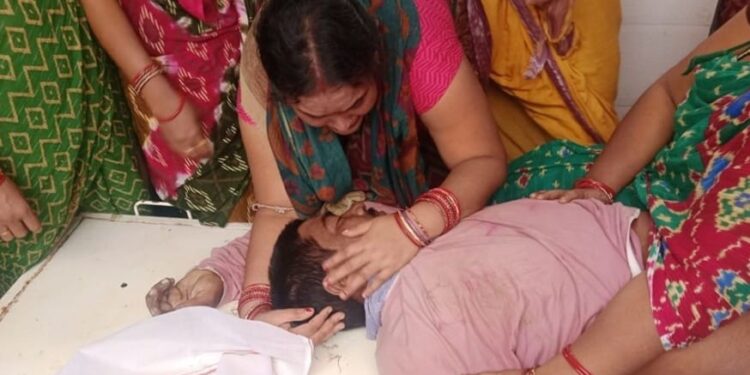 ଧାନ ବିଲରେ ଧାନ ମେସିନ ଓଲଟି ଜଣେ ମୃତ