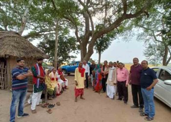 ଚାରିଗାଁ ଶ୍ରୀ ଜଗନ୍ନାଥ ମହାପ୍ରଭୁଙ୍କ ବିଗ୍ରହ ନିମନ୍ତେ : ଚିହ୍ନଟ ଦାରୁଙ୍କୁ ଶ୍ରୀକ୍ଷେତ୍ରରୁ ଆସିଥିବା ବିଶେଷଜ୍ଞଙ୍କ ଦ୍ବାରା ବିଗ୍ରହ ନିମନ୍ତେ ଉପଯୁକ୍ତ ବୋଲି ଘୋଷଣା