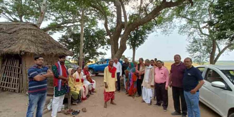 ଚାରିଗାଁ ଶ୍ରୀ ଜଗନ୍ନାଥ ମହାପ୍ରଭୁଙ୍କ ବିଗ୍ରହ ନିମନ୍ତେ : ଚିହ୍ନଟ ଦାରୁଙ୍କୁ ଶ୍ରୀକ୍ଷେତ୍ରରୁ ଆସିଥିବା ବିଶେଷଜ୍ଞଙ୍କ ଦ୍ବାରା ବିଗ୍ରହ ନିମନ୍ତେ ଉପଯୁକ୍ତ ବୋଲି ଘୋଷଣା