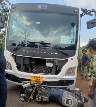 ଲକ୍ଷ୍ମୀ ବସ ଓ ବାଇକ ମୁହାଁମୁହିଁ ଧକା : ଅଳ୍ପକେ ବର୍ତ୍ତିଲେ ବାଇକ୍ ଆରୋହି