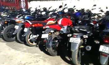 ପୂର୍ବକୋଟ ତେଲେଙ୍ଗା ବସ୍ତି ଉପରେ ପୁଲିସର ଚଢଉ, ୧୦ରୁ ଊର୍ଦ୍ଧ୍ବ ବାଇକ ଜବତ