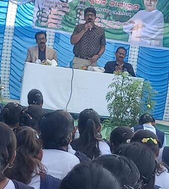ପଞ୍ଚାୟତ ସମିତି ଉଚ୍ଚ ମାଧ୍ୟମିକ ବିଦ୍ୟାଳୟ : କର୍ଲାପଡା ଠାରେ ଯୁବ ଓଡ଼ିଶା ନବୀନ ଓଡ଼ିଶା ସ୍ଵମନିତ ଯୁବ ବିକାଶ କାର୍ଯ୍ୟକ୍ରମ