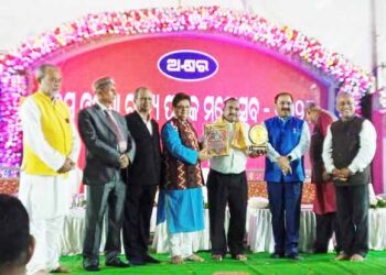 ଏକାମ୍ର ପୁସ୍ତକ ମହୋତ୍ସବ ରେ ସମ୍ବର୍ଦ୍ଧିତ ଡ଼ଃ. ନୃସିଂହାନନ୍ଦ ମହାପାତ୍ର