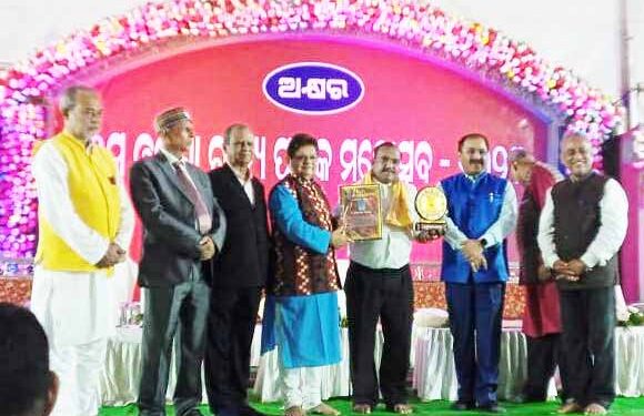 ଏକାମ୍ର ପୁସ୍ତକ ମହୋତ୍ସବ ରେ ସମ୍ବର୍ଦ୍ଧିତ ଡ଼ଃ. ନୃସିଂହାନନ୍ଦ ମହାପାତ୍ର