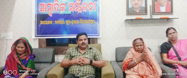ଗୁରୁତର ପ୍ରସନ୍ନଙ୍କ ପତ୍ନୀଙ୍କ ଆକୁଳ ନିବେଦନ : ମୋ ସ୍ବାମୀଙ୍କୁ ବଞ୍ଚାଇଦିଅନ୍ତୁ ମୁଖ୍ୟମନ୍ତ୍ରୀ ଓ ପାଣ୍ଡିଆନ ସାର