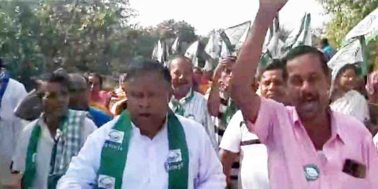 ଅଁଳାଇ ପୀଠ ରେ ବିଜେଡି କର୍ମୀ ସମାବେଶ : ନବୀନ ପଟ୍ଟନାୟକ ଙ୍କୁ ଷଷ୍ଠ ଥର ମୁଖ୍ୟମନ୍ତ୍ରୀ ପାଇଁ ସକଲ୍ପ କଲେ – ଅର୍ଜୁନ ପରିଡା