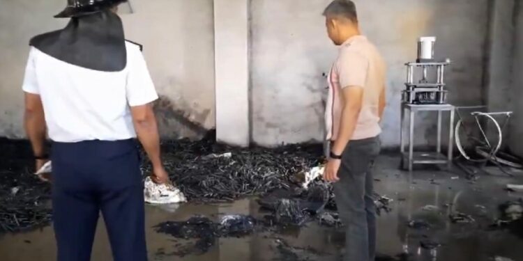 मेणबत्ती बनवणाऱ्या कारखान्याला भीषण आग