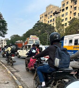 माल वाहतूक करणाऱ्या ट्रकचा अपघात
