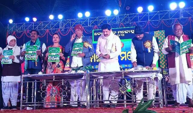 ବୋଲଗଡ ମହୋତ୍ସବର ଚତୁର୍ଥ ସନ୍ଧ୍ୟାରେ “ସ୍ବାସ୍ଥ୍ୟ ଦର୍ପଣ” ପୁସ୍ତକ ଉନ୍ମୋଚିତ।