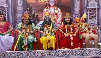 अयोध्या “श्रीराम लला मंदिर प्राण प्रतिष्ठा”अवसर पर जटनी गोपीनाथ मंदिर में भव्य आयोजन: निशान शोभायात्रा, आतिशबाजी, १०८ हनुमान चालिशा सहित ११ हजार दीपक प्रज्वलित किए।