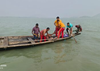 ଚିଲିକାରେ ବୁଡି ଡ଼ଙ୍ଗା ଚାଳକ ମୃତ