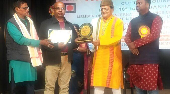 ବିଶ୍ଵ ନାଟ୍ୟ ମେଳା ରେ ଅଶୋକ କୁମାର ପ୍ରଧାନ ଙ୍କୁ କଳା ଗୌରଵ ସମ୍ମାନ