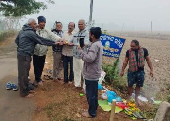 ଆମଣାକୁଦ ଛକରେ ନାମ ଫଳକ ତୋରଣର ଭିତ୍ତି ପ୍ରସ୍ତର ସ୍ଥାପନ
