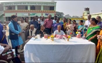 ଲକ୍ଷେଶ୍ୱର ହାଇ ସ୍କୁଲ ୧୯୭୯ ବ୍ୟାଚର ଛାତ୍ରଛାତ୍ରୀ ୪୫ ବର୍ଷ ପରେ ସ୍କୁଲ ଆସି ଏକାଠି ହେଲେ