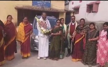 କର୍ପୋରେଟର ଜନା ଭାଇଙ୍କୁ ଶୁଭେଚ୍ଛା ଜଣାଇଲେ ଅଙ୍ଗନବାଡି କର୍ମୀ 