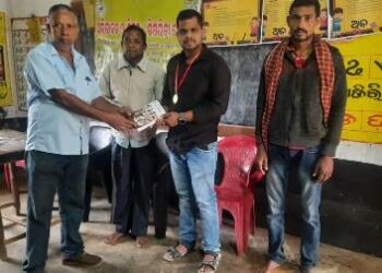 ଆଶୁତୋଷ ଙ୍କୁ ସମ୍ବର୍ଦ୍ଧିତ କଲେ ପ୍ରଧାନଶିକ୍ଷକ ସୀମାଞ୍ଚଳ ସେନାପତି