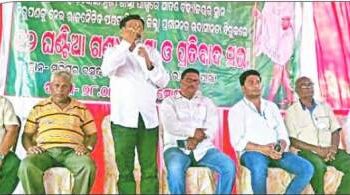ଦଶପଲ୍ଲା ସ୍ୱାଭିମାନ ମଞ୍ଚ ଫାଟି ତିନି ଫାଳ : ଭୋକ ବିକଳରେ ତାଟିଆ କାମୁଡ଼ିଲେ – କୁଚକ୍ରୀ