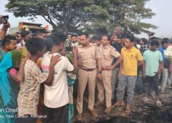 କାର୍ ସହ ଯାତ୍ରୀବାହୀ ଅଟୋ ଧକ୍କା,  ଯୁବକ ମୃତ୍ୟୁ କ୍ଷତିପୁରଣ ଦାବିରେ ଟାୟାର ଜାଳି ୫୯ ନଂ ଜାତୀୟ ରାଜପଥ ଅବରୋଧ