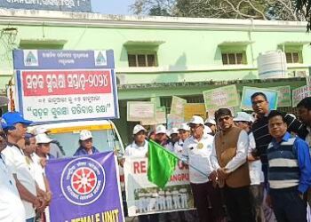ସଡକ ସୁରକ୍ଷା ସପ୍ତାହ ଅବସରରେ ଉପଜିଲ୍ଲାପାଳ ଙ୍କ ଦ୍ବାରା ସଚେତନତା ରଥ ଶୁଭାରମ୍ଭ