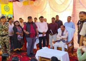ପାଟଣାଗଡ଼ ଗସ୍ତରେ ରାଜ୍ୟପାଳ ରଘୁବର ଦାସ ବୁଲିଲେ ଦେଖିଲେ ଲୋକଙ୍କ ସହ କଥା ହେଲେ