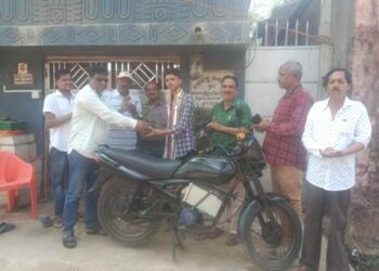 ଇଲେକ୍ଟ୍ରିକ୍ ବାଇକ ନିର୍ମାତା ଙ୍କୁ ସମ୍ବର୍ଦ୍ଧନା