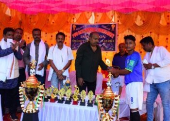 ଆମଣ ପଞ୍ଚାୟତରେ ଚାଷୀଙ୍କୁ ମାଗଣାରେ ମୁଗମଞ୍ଜି ଔଷଧ  ବିତରଣ