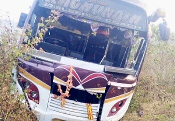 ଭାରସାମ୍ୟ ଦୁର୍ଘଟଣା ଗ୍ରସ୍ତ ହେଲା ଘରୋଇ ଯାତ୍ରୀବାହି ବସ୍