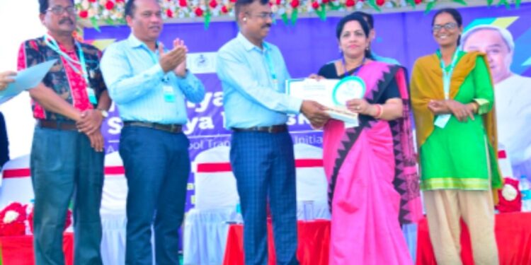 ପାରଳାଖେମୁଣ୍ଡି ସ୍ଥିତ ବେତାଗୁଡ଼ା ଜିଲ୍ଲାସ୍ତରୀୟ ମୁଖ୍ୟମନ୍ତ୍ରୀ ପୁରସ୍କାର ବିତରଣ ଉତ୍ସଵ ଅନୁଷ୍ଠିତ