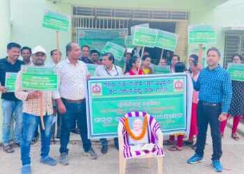 ୬ ଦଫା ଦାବି ପୂରଣ ନେଇ ରାଜସ୍ୱ କ୍ଷେତ୍ର କର୍ମଚାରୀ ସଂଘର କାର୍ଯ୍ୟବନ୍ଦ ଆନ୍ଦୋଳନ