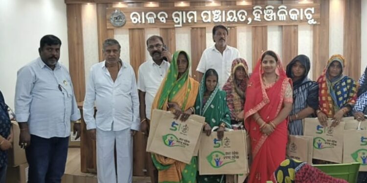 ଝୋଟ ତିଆରି ବ୍ୟାଗ ପ୍ରଦାନ