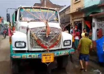 ବାଲି ବୋଝେଇ ଟିପ୍ପର ଧକ୍କାରେ ଛାତ୍ର ଆହତ: ମୁଖ୍ୟ ରାସ୍ତାରେ ବାଲି ପରିବହନକୁ ନେଇ ଉତ୍ତେଜନା