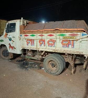 ଜଙ୍କିଆ ପୋଲିସ ର ଚଢ଼ାଉ : ଦୁଇ ପଥର ବୋଝେଇ ଗାଡି ଜବତ