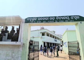 ପ୍ରଧାନ ଶିକ୍ଷକଙ୍କୁ କ୍ଷମା ମାଗିଲେ ନକଲି କଣ୍ଟ୍ରାକ୍ଟର
