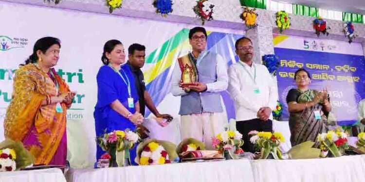 ନୟାଗଡ଼ ଜିଲ୍ଲାସ୍ତରୀୟ ମୁଖ୍ୟମନ୍ତ୍ରୀ ଶିକ୍ଷା ପୁରସ୍କାର ବିତରଣ କାର୍ଯ୍ୟକ୍ରମ ଅନୁଷ୍ଠିତ ହୋଇଛି