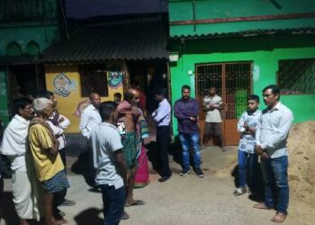 ସ୍ଵାମୀ ସ୍ତ୍ରୀ ମଧ୍ୟରେ ପାରିବାରିକ କଳହ କୁ ନେଇ “ମା” ପୁଅ କୁ ଜୋର ଜବରଦସ୍ତ ଅପହରଣ ଉଦ୍ୟମ ସାହି ବାସିନ୍ଦା ଙ୍କ ବିରୋଧ ଯୋଗୁଁ ମା ର ପୁଅ କୁ ଅପହରଣ ଉଦ୍ୟମ ପଣ୍ଡ