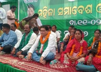କେନ୍ଧୁମୁଣ୍ଡି ରେ ବିଧାୟକ ସରୋଜ‌ ଙ୍କ ବିରାଟ ମହିଳା ଓ କର୍ମୀ ସମାବେଶ