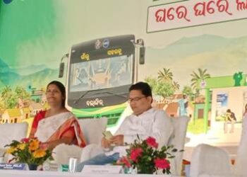 ଦିନ କୁ ଶହେ କାର୍ଯ୍ୟକ୍ରମ ରେ ଯୋଗ ଦିଅନ୍ତି ବୋଲି ଲୋକ ଙ୍କ ଶ୍ରଦ୍ଧା ଭାଜନ ରେ ବିଧାୟକ ସରୋଜ ।