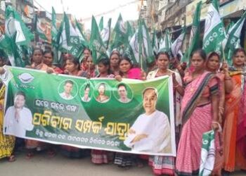 ସୂର୍ଯ୍ୟୋଦୟ ପୂର୍ବରୁ ଲୋକ ଙ୍କ ସେବା ରେ ବିଧାୟକ ସରୋଜ