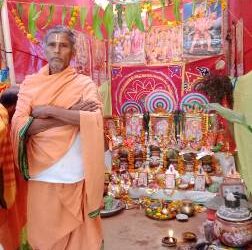 ନିଆରା ପରମ୍ପରାର ଅନନ୍ୟ ସୃଷ୍ଟି : ଝାଡ଼ପଡାରେ ଅଷ୍ଟ ପ୍ରହରୀ ନାମ ସଂକୀର୍ତ୍ତନ