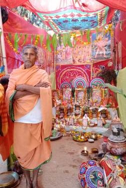 ନିଆରା ପରମ୍ପରାର ଅନନ୍ୟ ସୃଷ୍ଟି : ଝାଡ଼ପଡାରେ ଅଷ୍ଟ ପ୍ରହରୀ ନାମ ସଂକୀର୍ତ୍ତନ