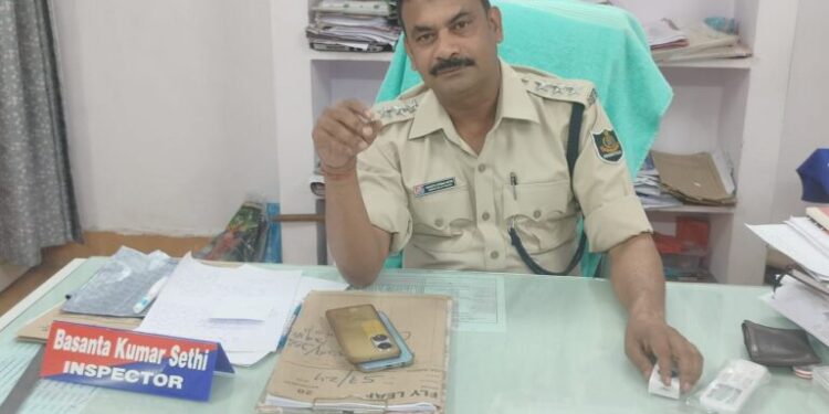 ଚନ୍ଦ୍ରଗିରି ହତ୍ୟାକାଣ୍ଡ ଘଟଣା ସମ୍ପର୍କରେ ମୋହନା ଥାନା ଅଧିକାରୀଙ୍କ ସାମ୍ବାଦିକ ସମ୍ମିଳନୀ, ବିବାହ ପ୍ରସେସନ,ଛୁରା ମାଡ଼ରେ ଯୁବକ ମୃତ ଘଟଣା ଅଭିଯୁକ୍ତ ଦୁଇ ଭାଇ ଗିରଫ କୋର୍ଟ ଚାଲାଣ