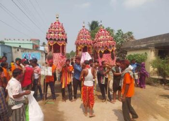 ଅରିଲୋର ଯୁବକମାନେ ହୋଲି ଖେଳିବା ସହିତ ଦହିହାଣ୍ଡି ଭାଙ୍ଗିଲେ